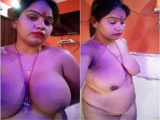 Horny Desi Wife Record Nude Selfie