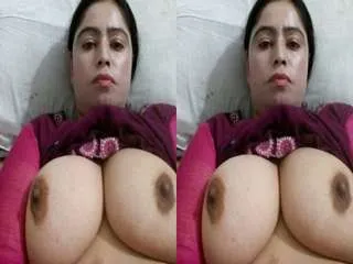 Paki Wife Showing Her Boobs and Pussy Part 2