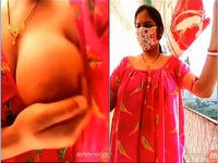 Sexy Bhabhi Shows Big Boobs