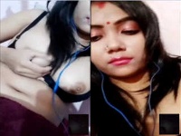Sexy Desi Bhabhi Shows her Boobs and Pussy On Video Call