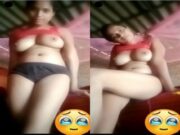 Desi Girl Sows her Boobs and Pussy