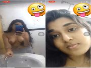 Sexy Desi girl Record her Boobs Selfie