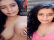 Sexy Desi Girl Shows her Boobs