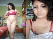 Sexy Desi girl Strip her Cloths and Shows her Nude Body