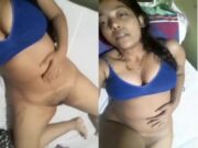 Super Cute Desi Girl Shows Her Boobs and Pussy