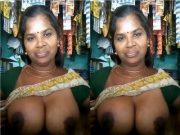 Tamil Bhabhi Shows Her Boobs